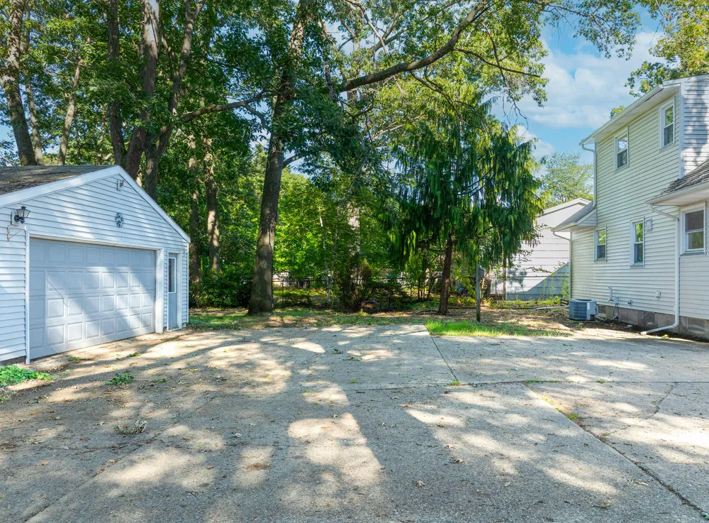 1450 Wesley Avenue Muskegon, MI 49442