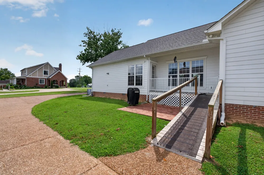 712 S College St Smithville, TN 37166