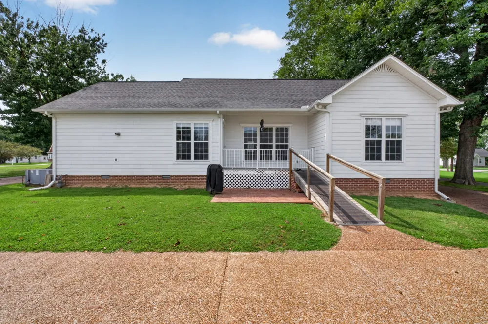 712 S College St Smithville, TN 37166