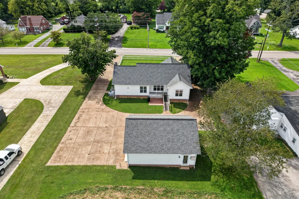 712 S College St Smithville, TN 37166