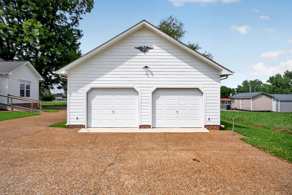 712 S College St Smithville, TN 37166