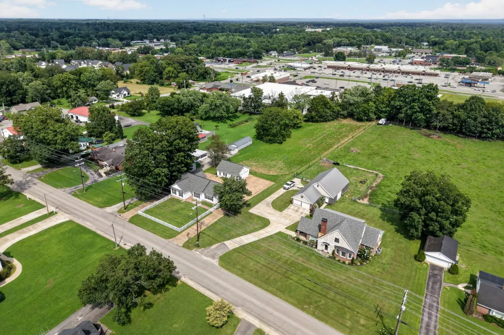 712 S College St Smithville, TN 37166