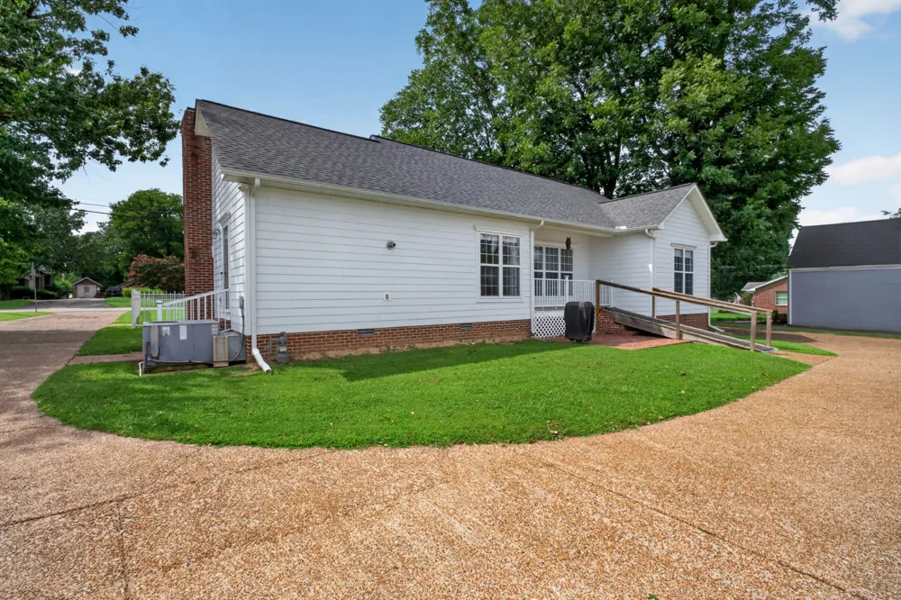 712 S College St Smithville, TN 37166