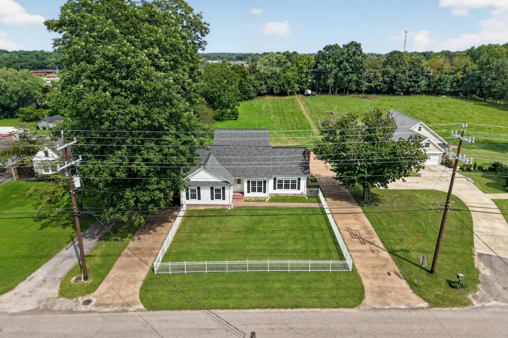 712 S College St Smithville, TN 37166