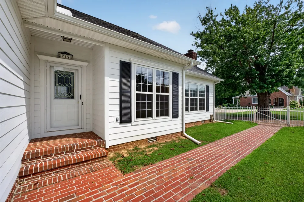 712 S College St Smithville, TN 37166