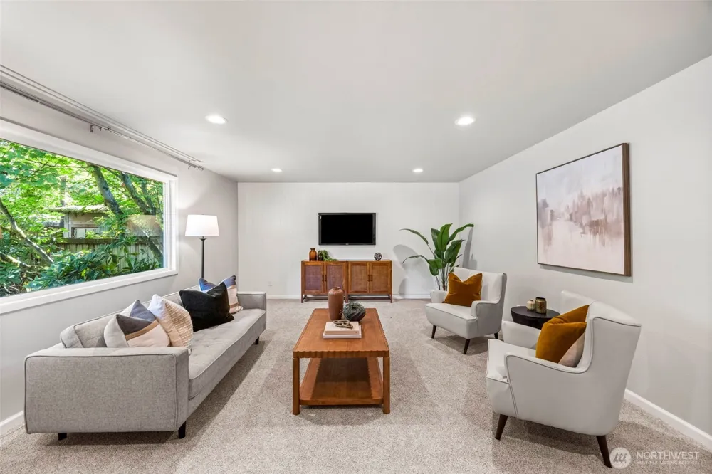 1245 6th Avenue SE Issaquah, WA 98027