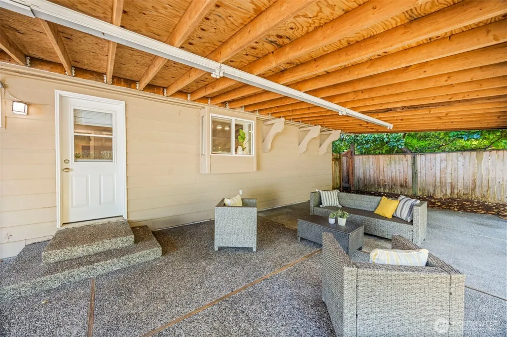 1245 6th Avenue SE Issaquah, WA 98027