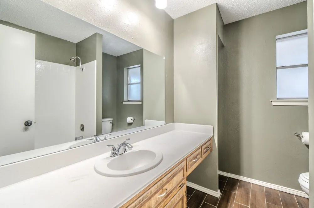 1701 Brookhaven Circle Bedford, TX 76022