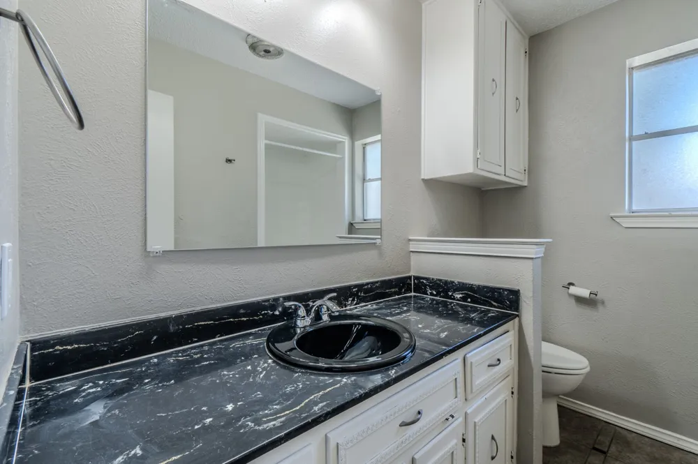1701 Brookhaven Circle Bedford, TX 76022