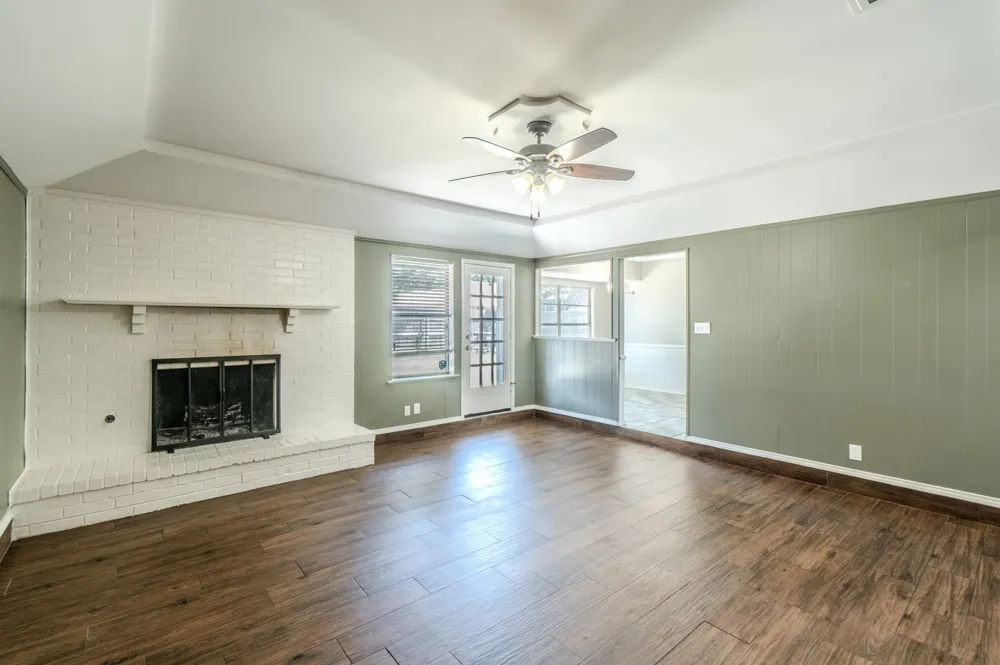 1701 Brookhaven Circle Bedford, TX 76022