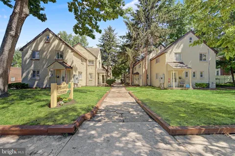 607 W MAPLE AVENUE