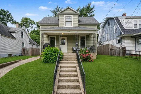 1355 Valley NW
