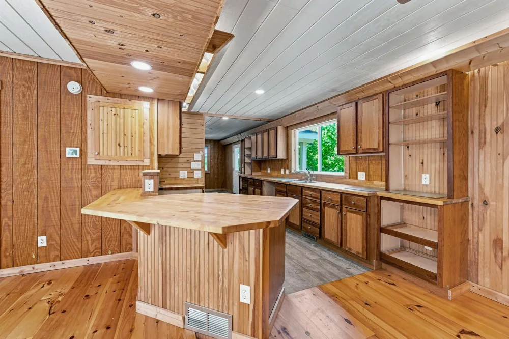 1658 66th Street Fennville, MI 49408