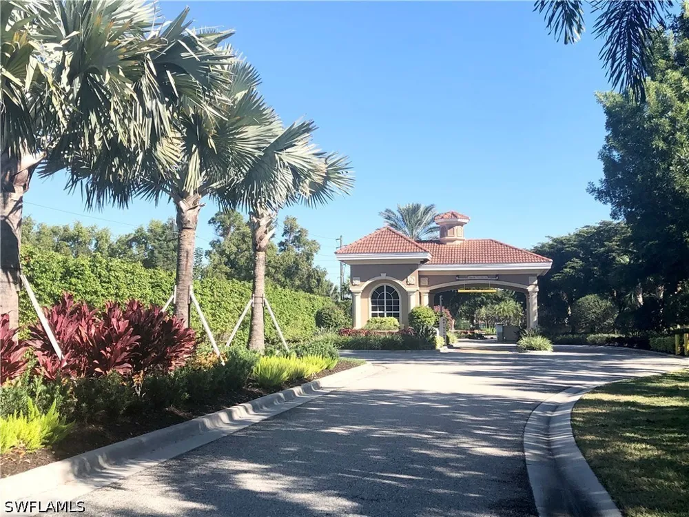 Cambridge Drive #203 Fort Myers, FL 33912