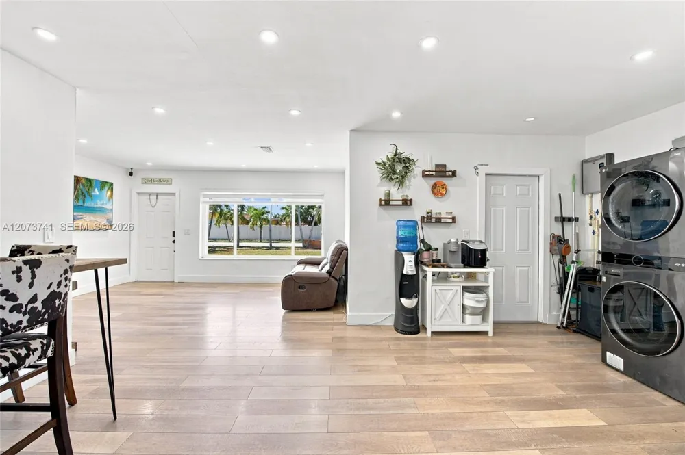 681 W 55th Pl Hialeah, FL 33012