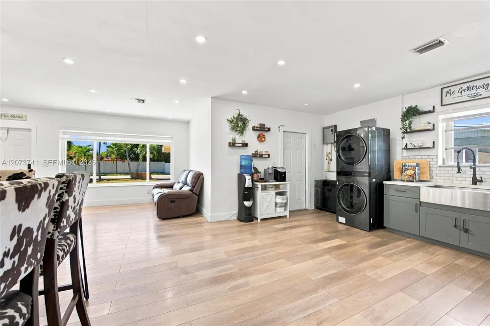 681 W 55th Pl Hialeah, FL 33012