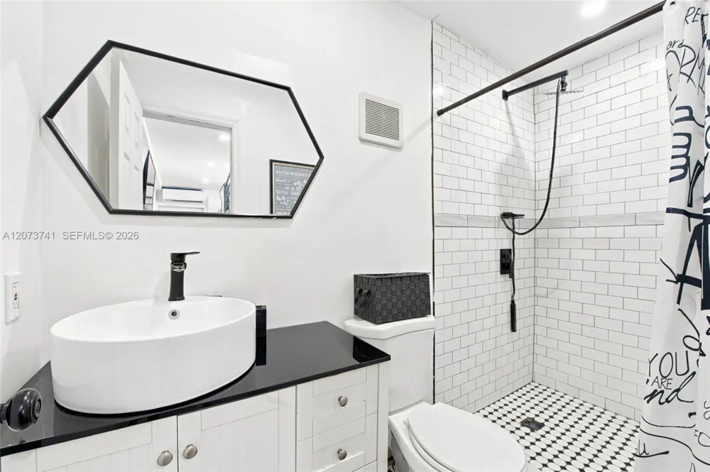 681 W 55th Pl Hialeah, FL 33012