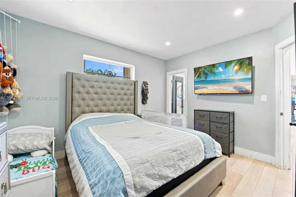 681 W 55th Pl Hialeah, FL 33012