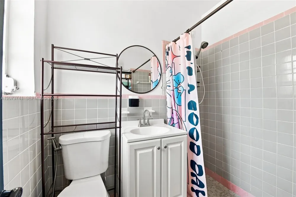681 W 55th Pl Hialeah, FL 33012
