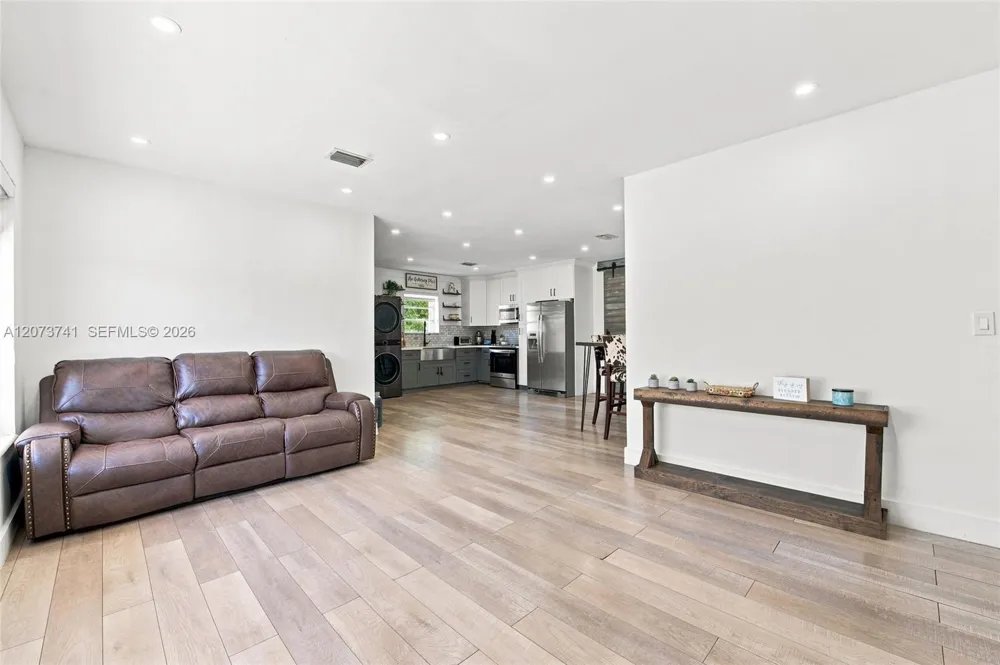681 W 55th Pl Hialeah, FL 33012