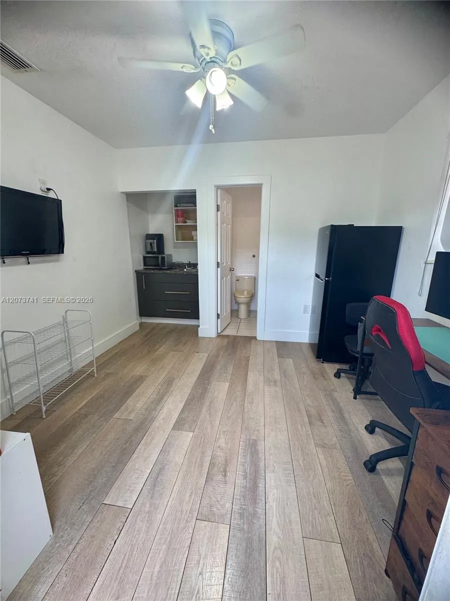 681 W 55th Pl Hialeah, FL 33012
