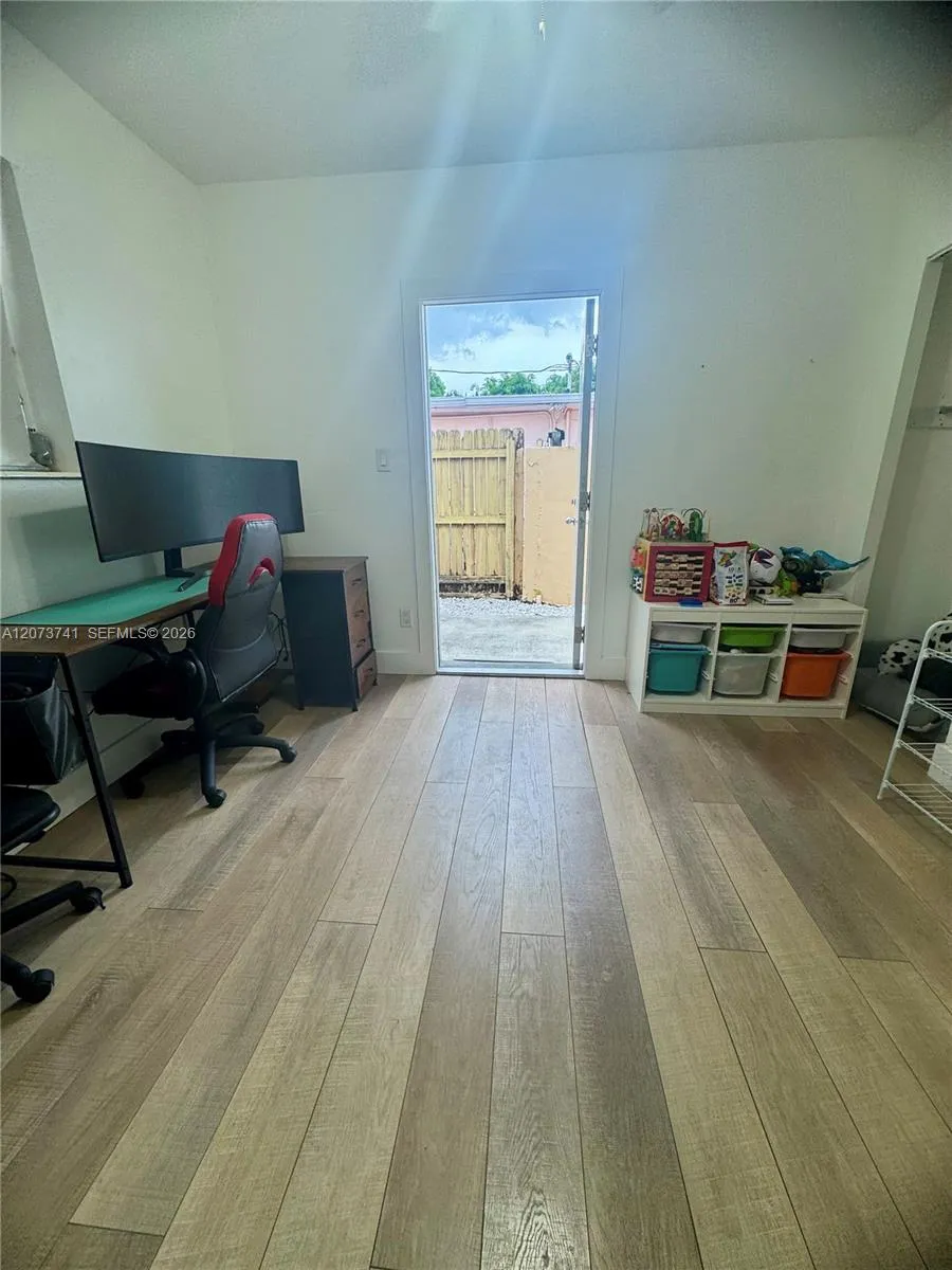 681 W 55th Pl Hialeah, FL 33012