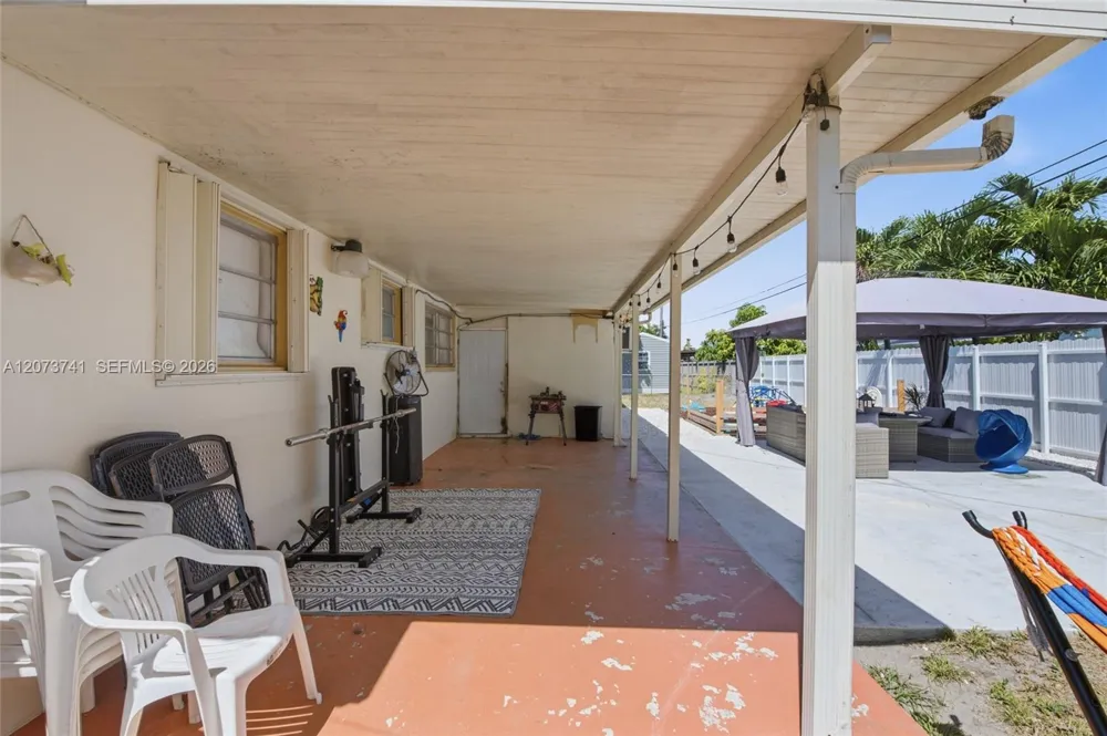 681 W 55th Pl Hialeah, FL 33012