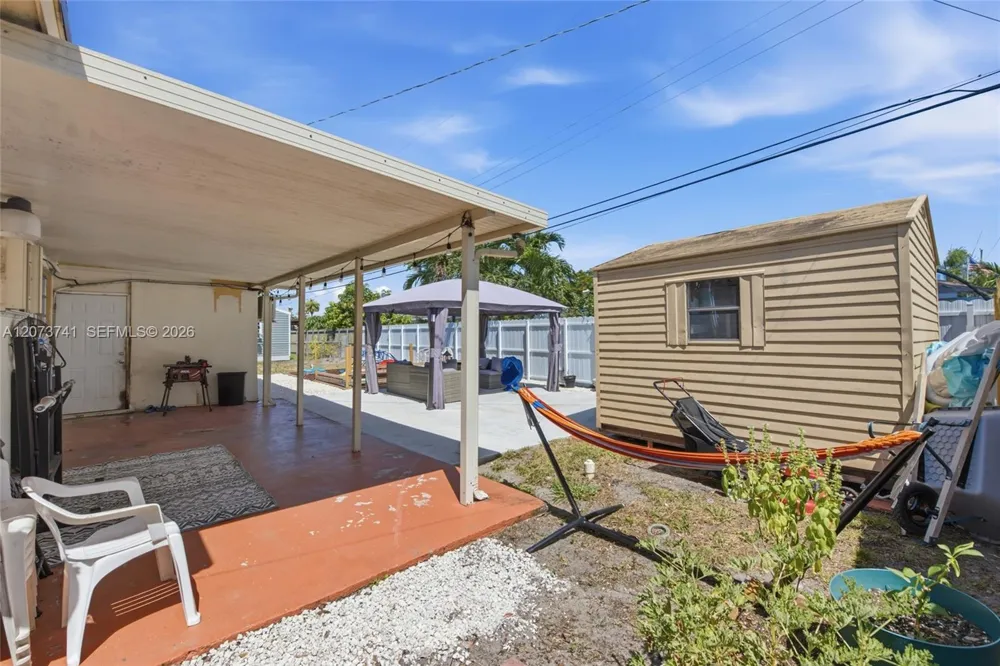 681 W 55th Pl Hialeah, FL 33012