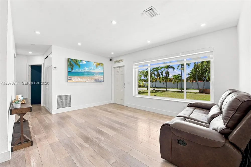 681 W 55th Pl Hialeah, FL 33012