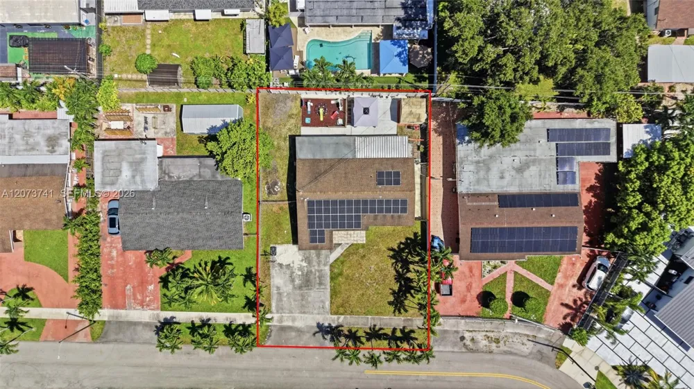 681 W 55th Pl Hialeah, FL 33012