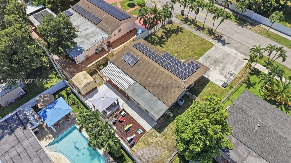 681 W 55th Pl Hialeah, FL 33012