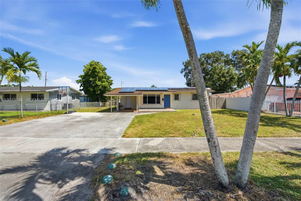 681 W 55th Pl Hialeah, FL 33012