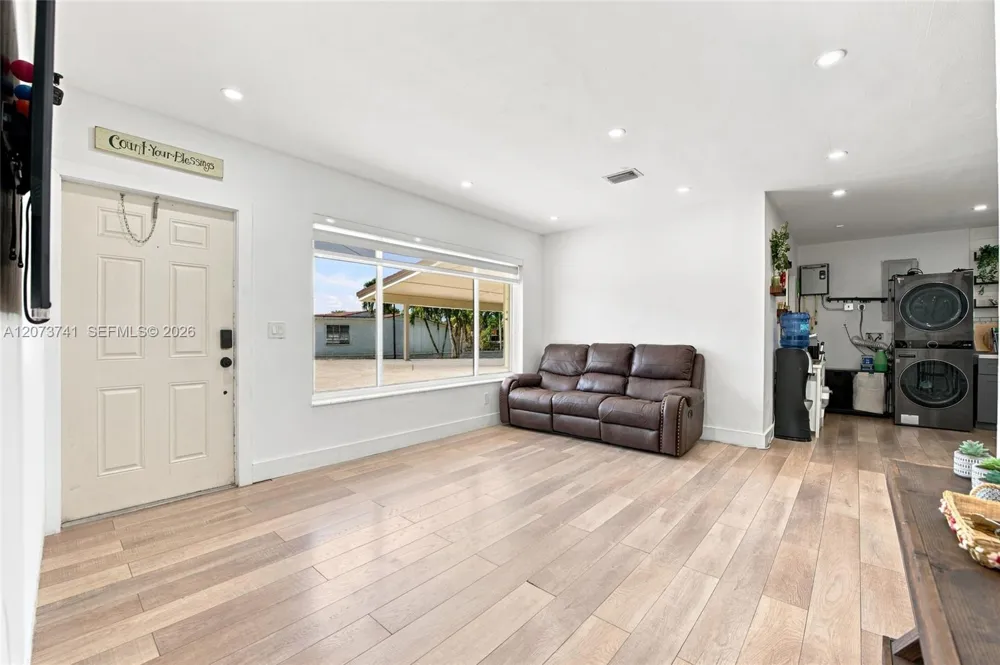 681 W 55th Pl Hialeah, FL 33012