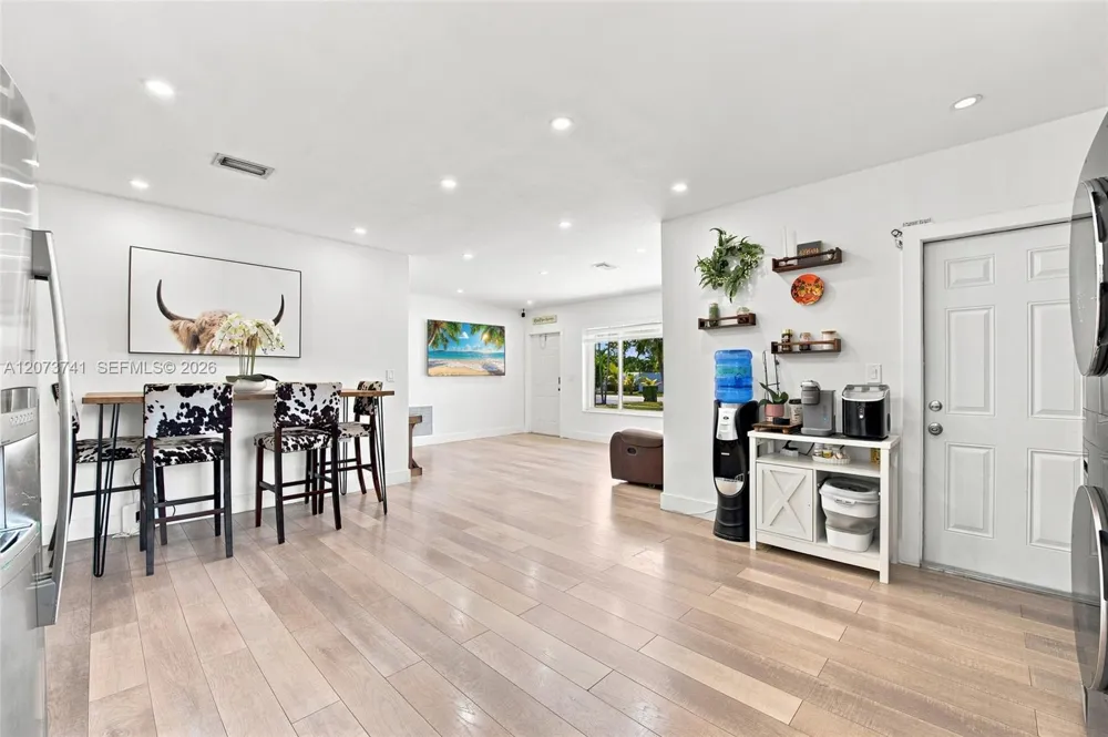 681 W 55th Pl Hialeah, FL 33012