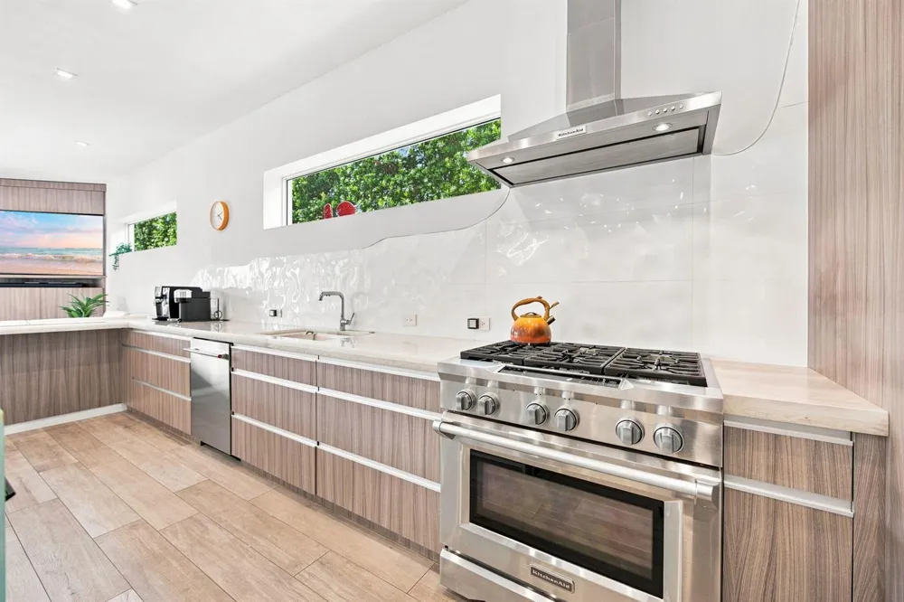 121 S GORDON ROAD Fort Lauderdale, FL 33301