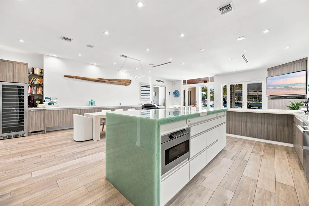 121 S GORDON ROAD Fort Lauderdale, FL 33301