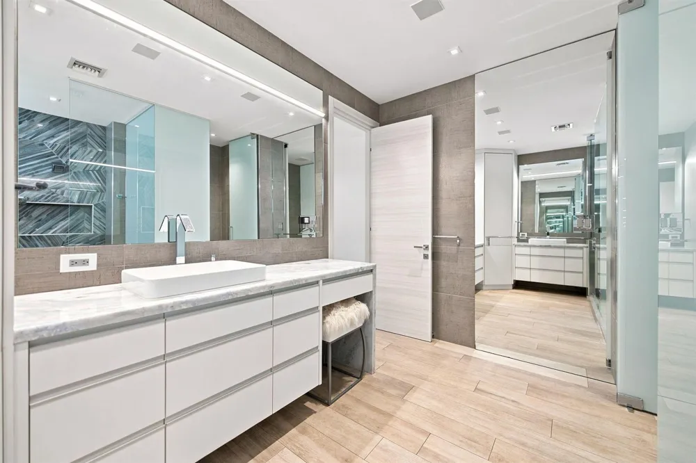 121 S GORDON ROAD Fort Lauderdale, FL 33301