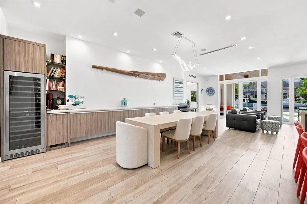 121 S GORDON ROAD Fort Lauderdale, FL 33301