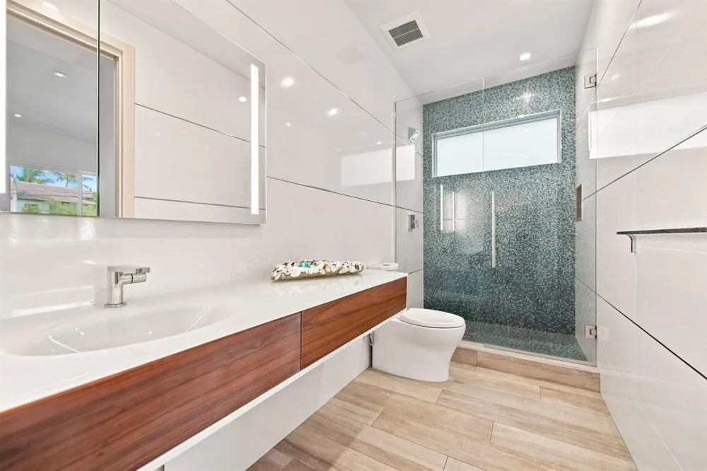 121 S GORDON ROAD Fort Lauderdale, FL 33301