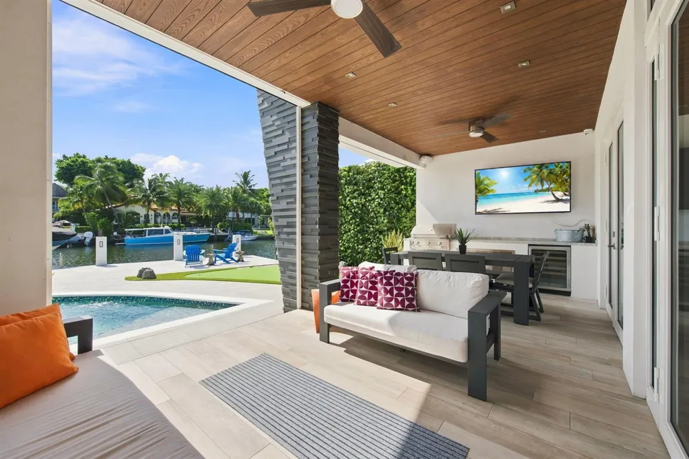 121 S GORDON ROAD Fort Lauderdale, FL 33301