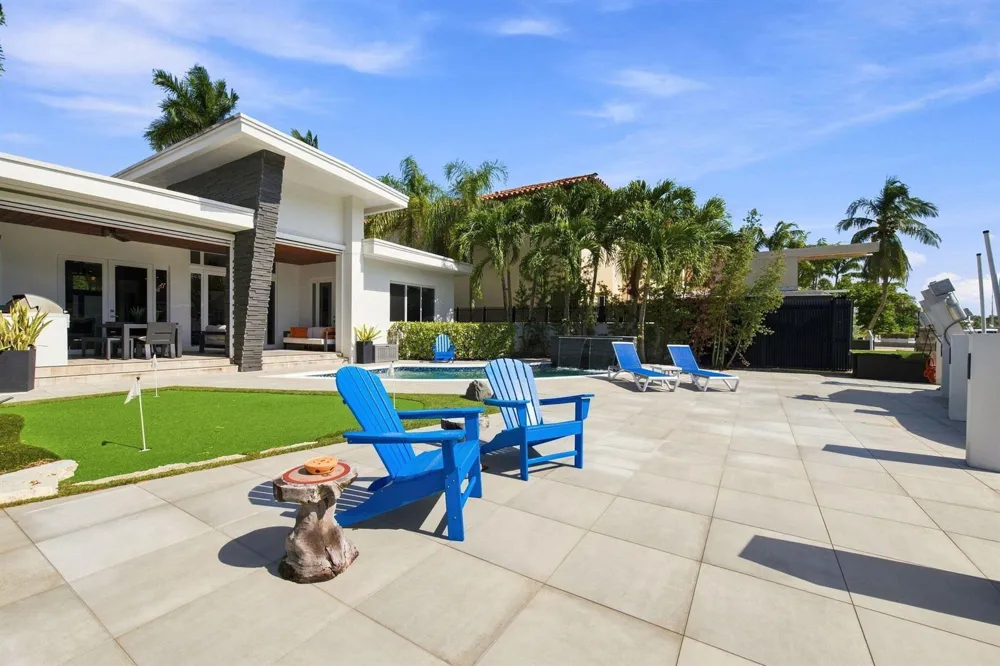 121 S GORDON ROAD Fort Lauderdale, FL 33301