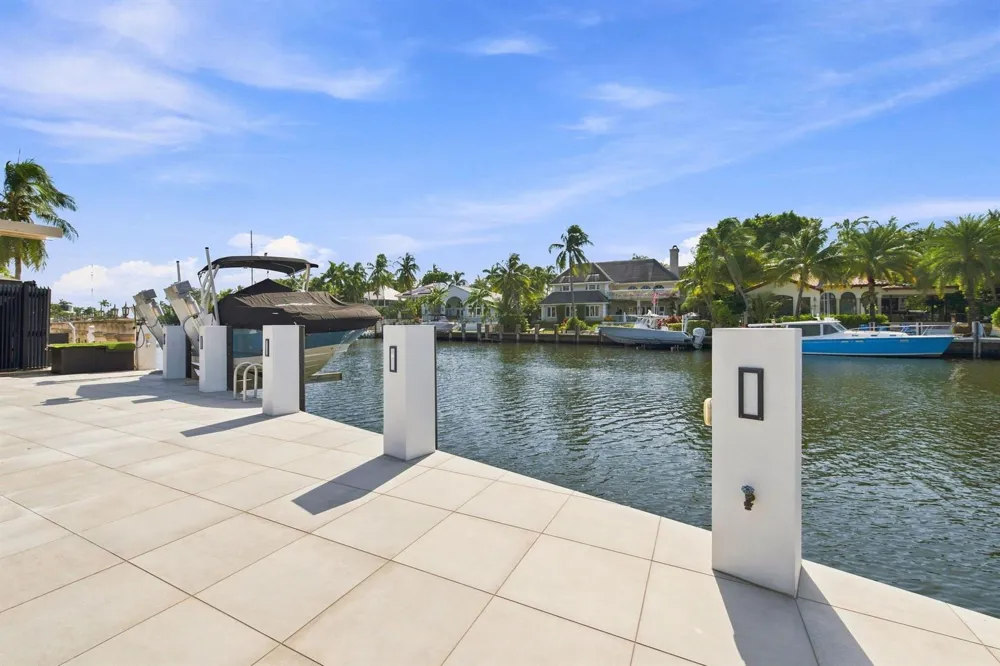 121 S GORDON ROAD Fort Lauderdale, FL 33301
