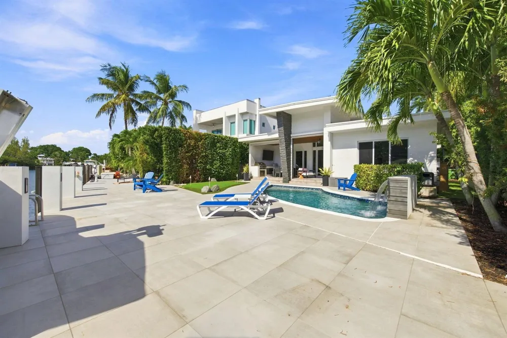 121 S GORDON ROAD Fort Lauderdale, FL 33301