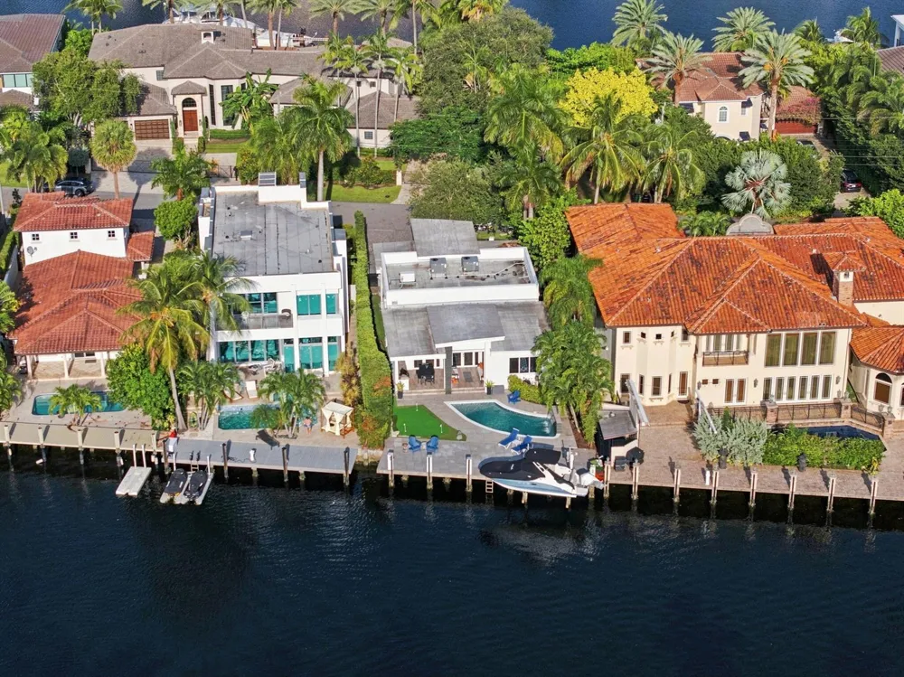 121 S GORDON ROAD Fort Lauderdale, FL 33301