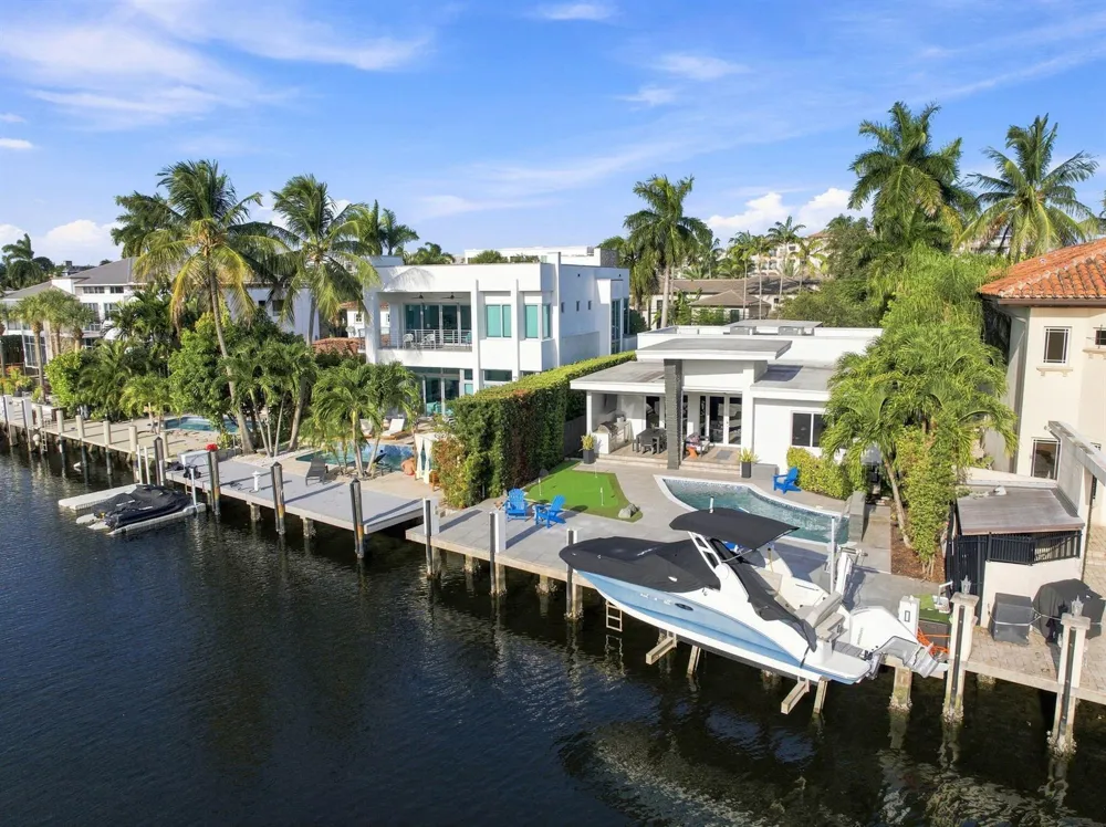 121 S GORDON ROAD Fort Lauderdale, FL 33301