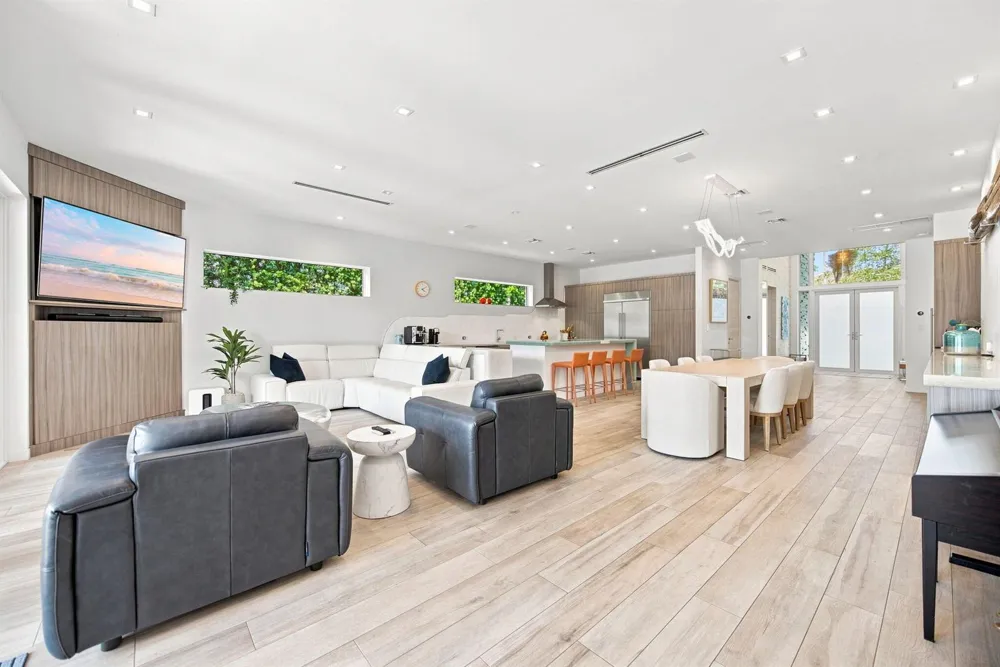 121 S GORDON ROAD Fort Lauderdale, FL 33301