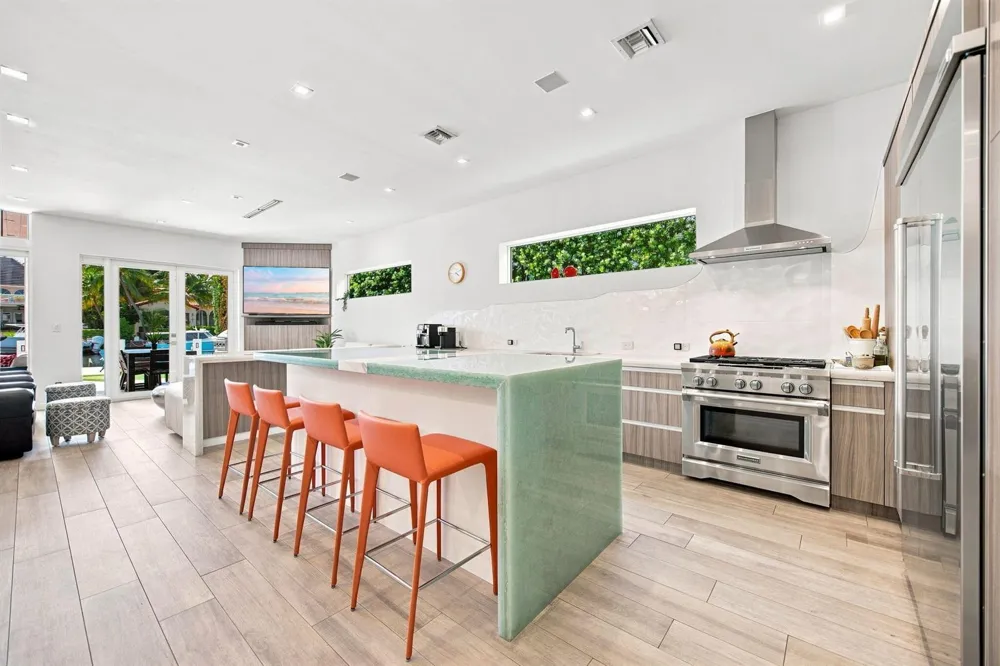 121 S GORDON ROAD Fort Lauderdale, FL 33301