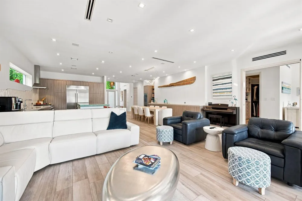 121 S GORDON ROAD Fort Lauderdale, FL 33301