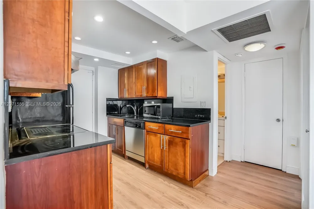 11111 Biscayne Blvd #1000 Miami, FL 33181