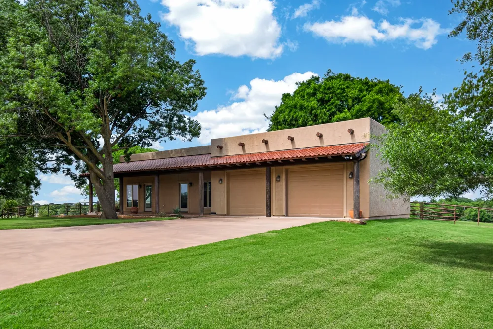 701 W Walcott Street Pilot Point, TX 76258
